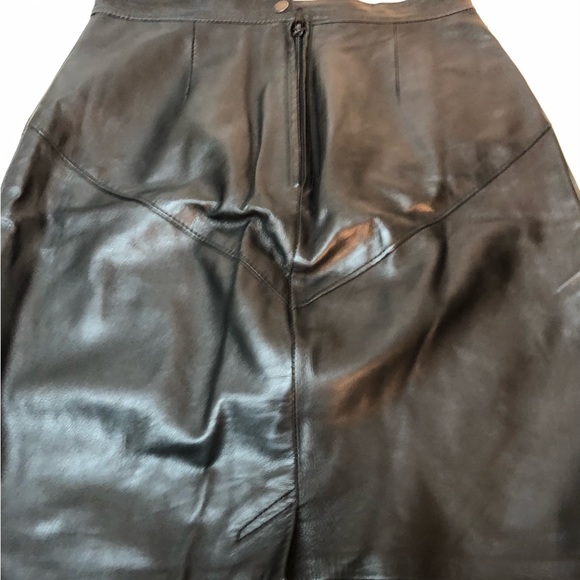 Leather skirt - Picture 2 of 3